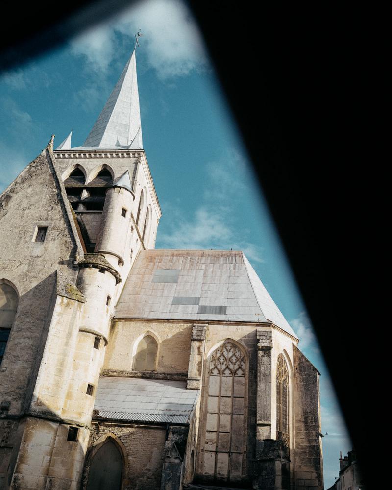 View of Ricey-Bas church seen through car window TY Studio behind the scenes